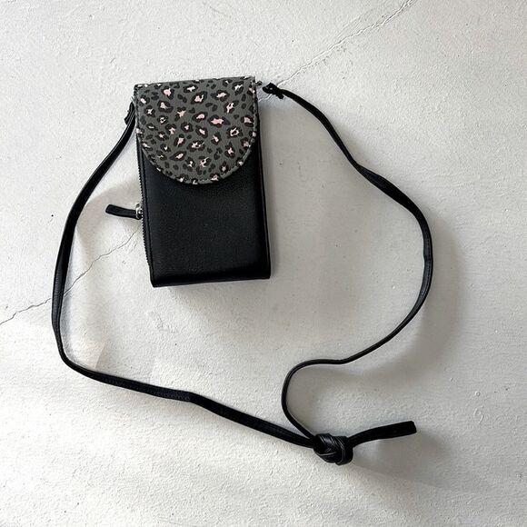 Cheetah print black crossbody travel phone wallet with zipper - Picture 1 of 5